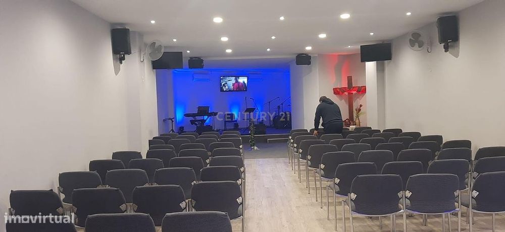 Don't Miss This Great Opportunity! Fully Renovated Large-Scale Store