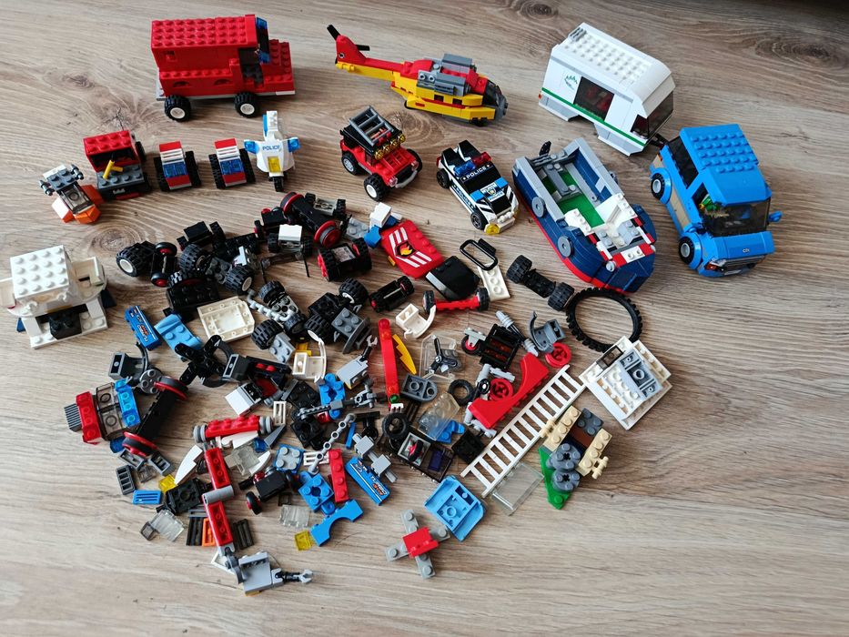 LEGO mix ok. 850 g auta helikopter koła
