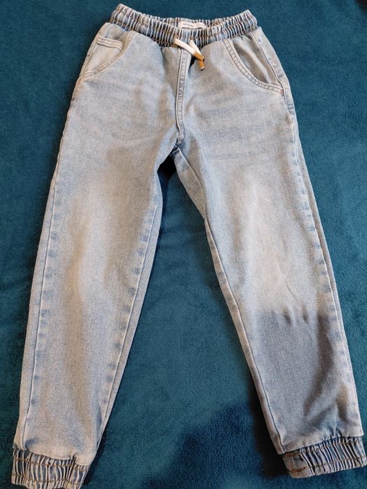 Джинси для хлопчика,116 розмір
Заміри: довжина- 65см; стегна -