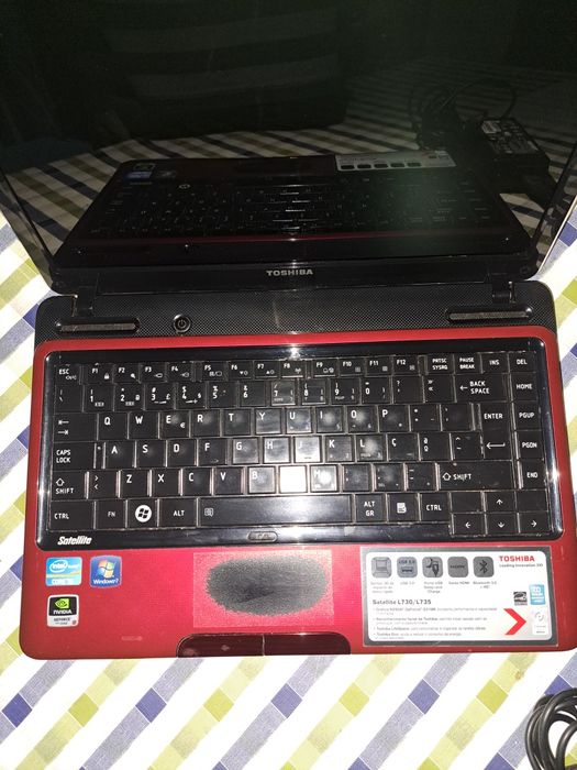 Vendo toshiba satellite L735 com avaria liga apaga liga e paga p peças64332153601025121
