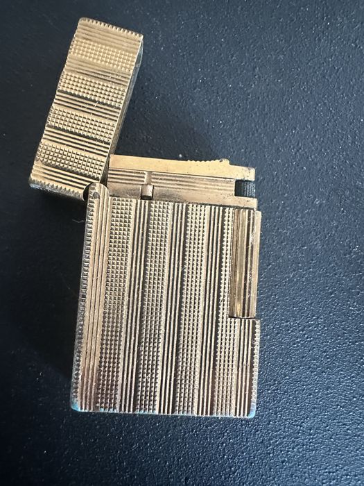 Продам запальничку Dupont
