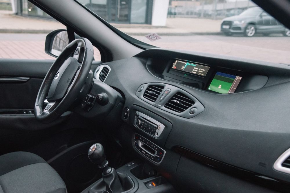 Продам Renault Grand Scenic 2012.