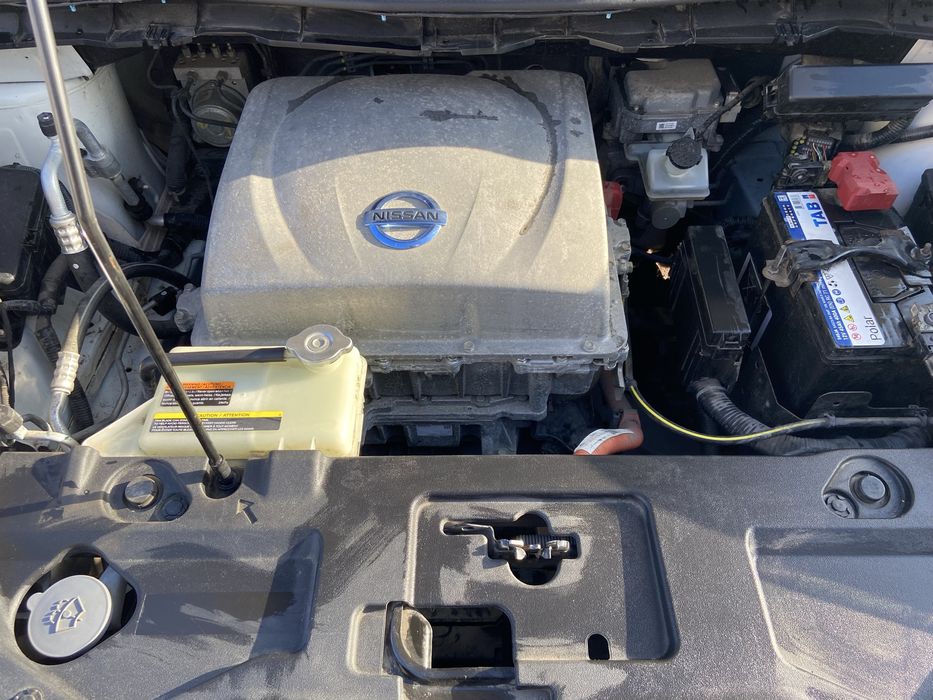 Продам Nissan Leaf 2014