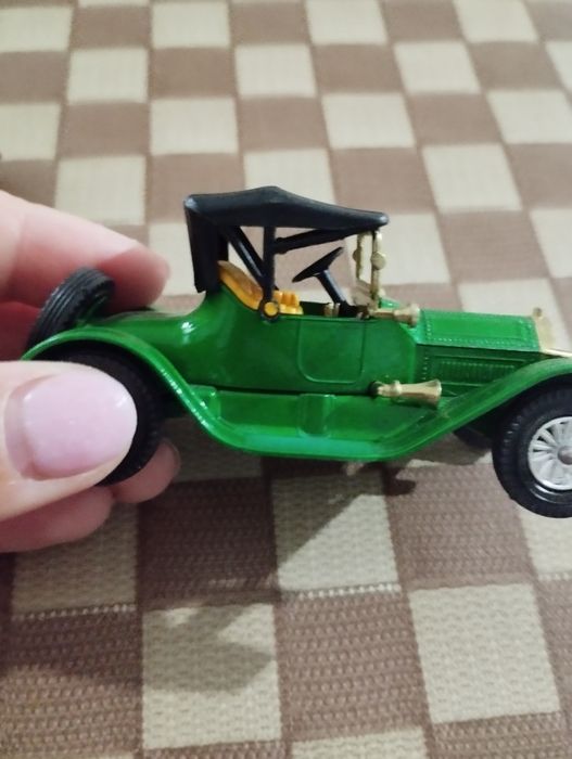 Машинки 1:43.             .