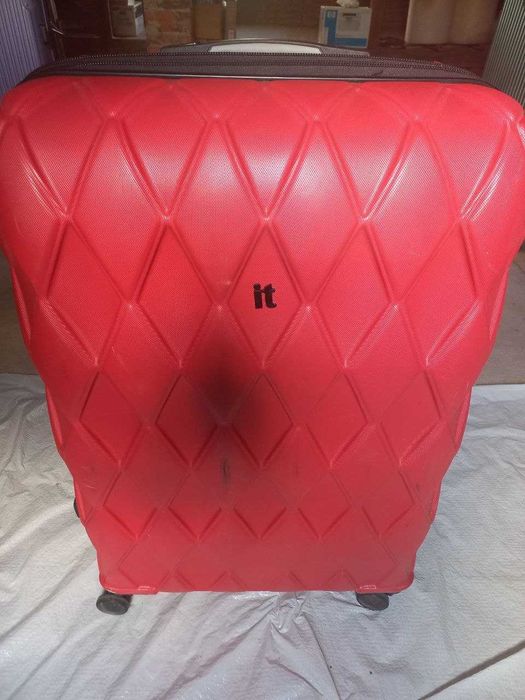 Велика червона валіза ItLuggage (розмір L)