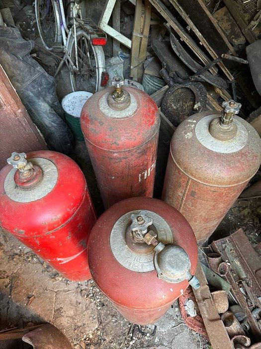 газовые баллоны( с газом полные)