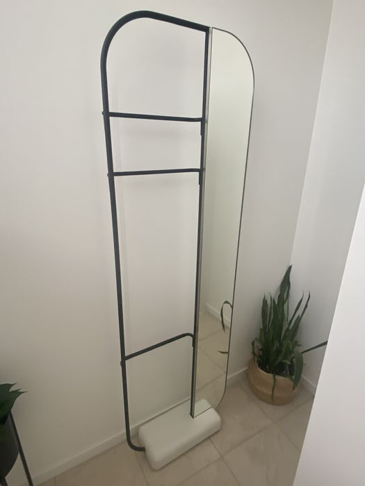 Peca decorativa com Espelho e charriot