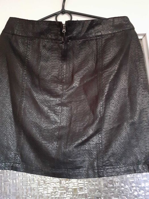 Spodniczka + kamizelka  ekoskora Amisu M