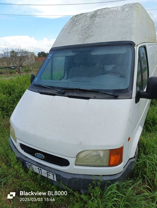 Carrinha Ford Transit teto alto