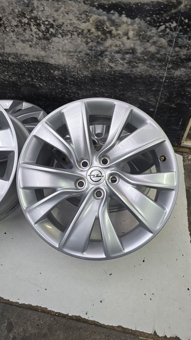 FA013 Alufelgi Opel Insignia 7.5 x 18 cali GM felgi AAC4 Sterling Silver Ajsi 7  Borbet demo 5x115