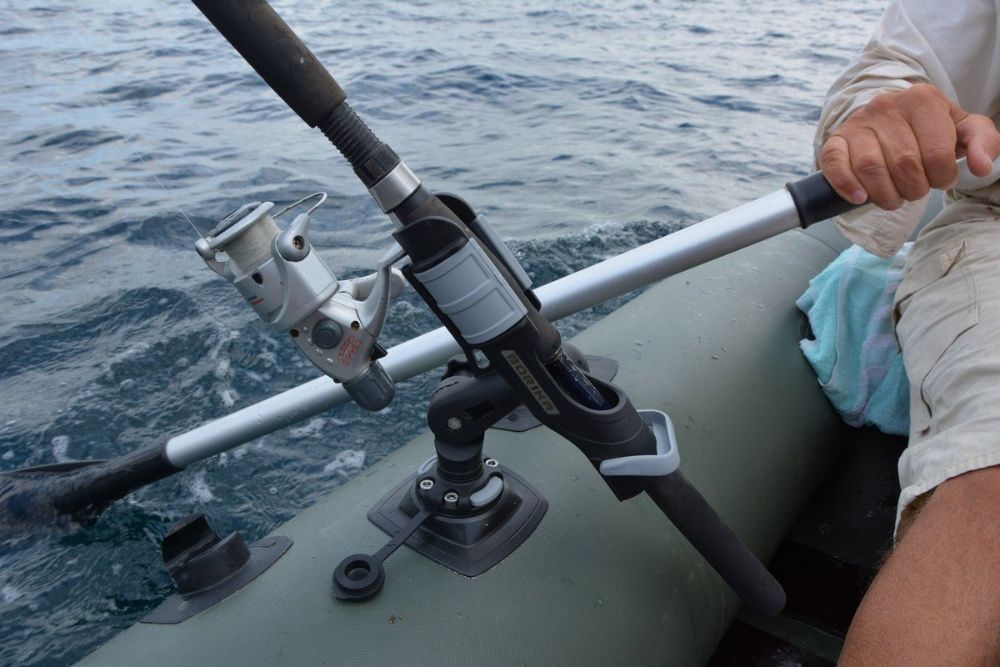 Uchwyt do wędki z mocowaniem na prowadnicę ławki HTx213 Borika