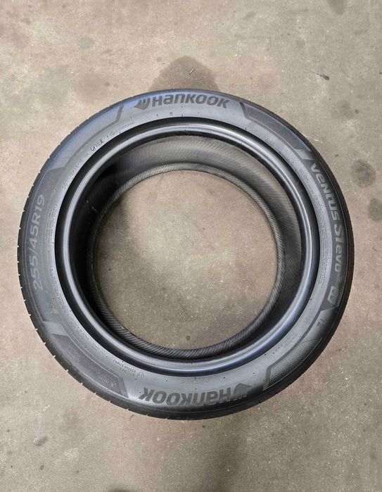 8 Pneus 255/45R19 Hankook  Seminovos  Homologação TESLA