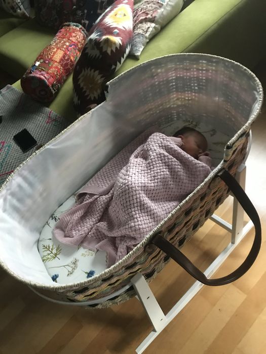 Piękny duży kosz Mojżesza Childhome ze stojakiem bujanym