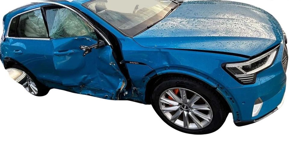 Audi e-tron бампер передний 4KE807437