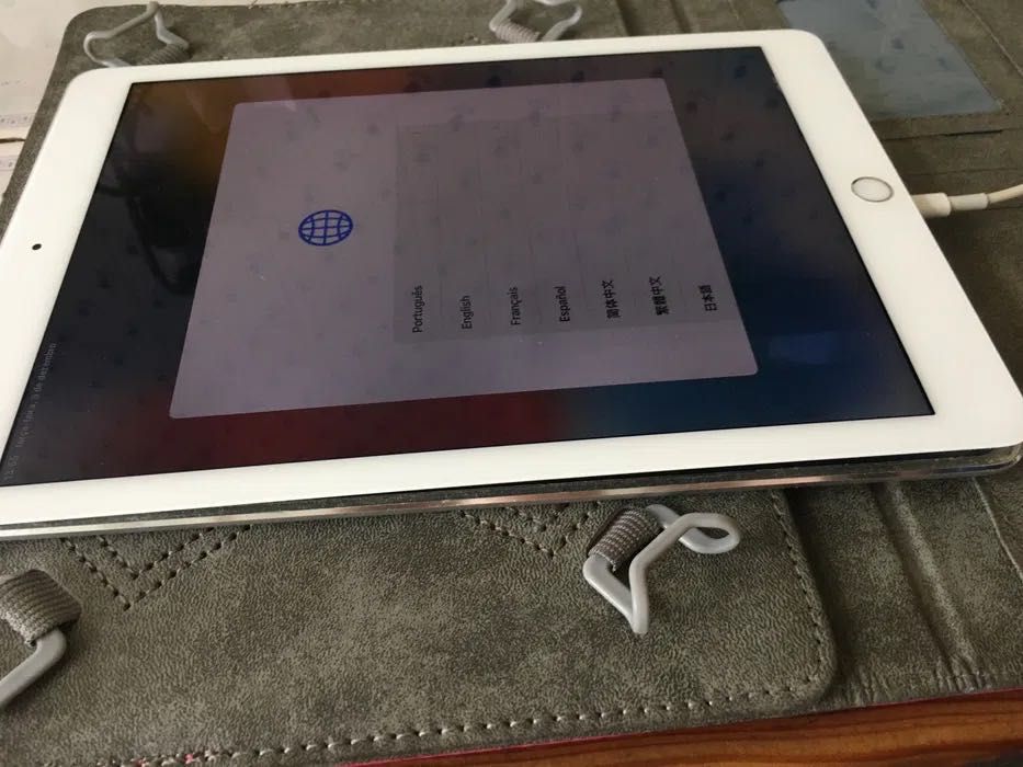 iPad Air 2 da marca Apple com a bateria inchada