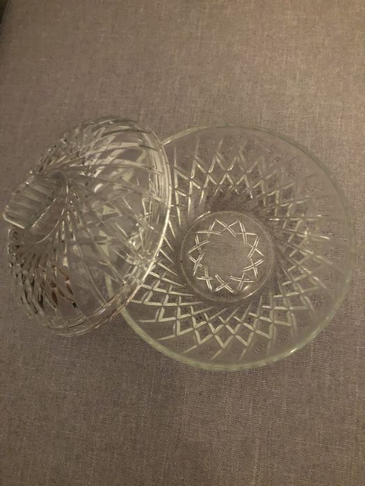 Cristaleira com tampa