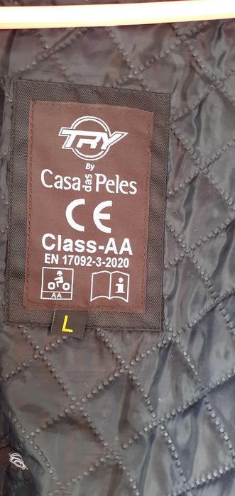 Vendo blusão e capacete de moto o blusão em couro como novo da casa das peles e o capacete ls2 com 2 vizeiras