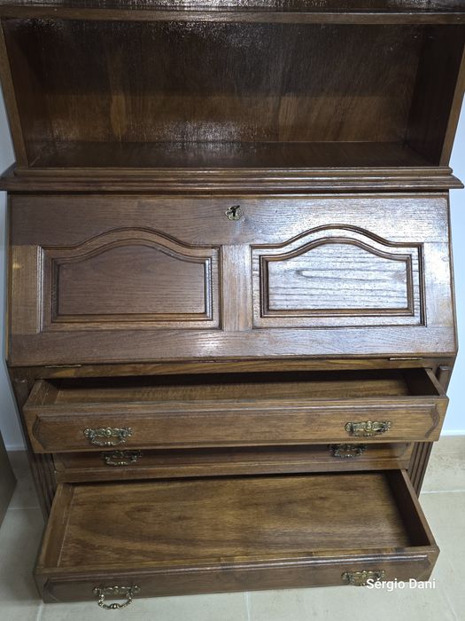 Móvel de madeira / Secretária para livros e para Estudo