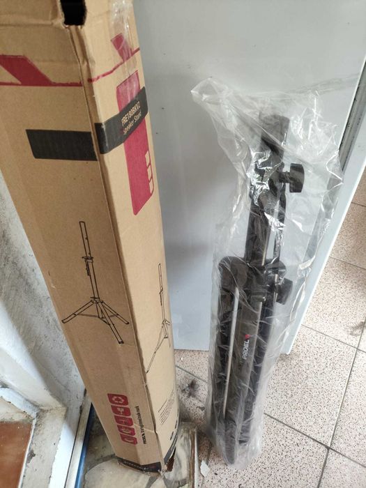 Altifalante ativo PROEL V15PLUS  + Suporte Proel FRE180BKV2