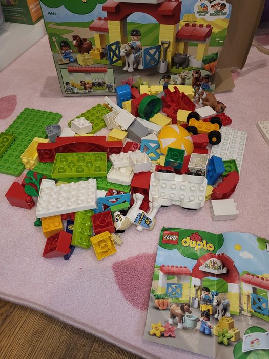 Lego duplo stadnina koni.