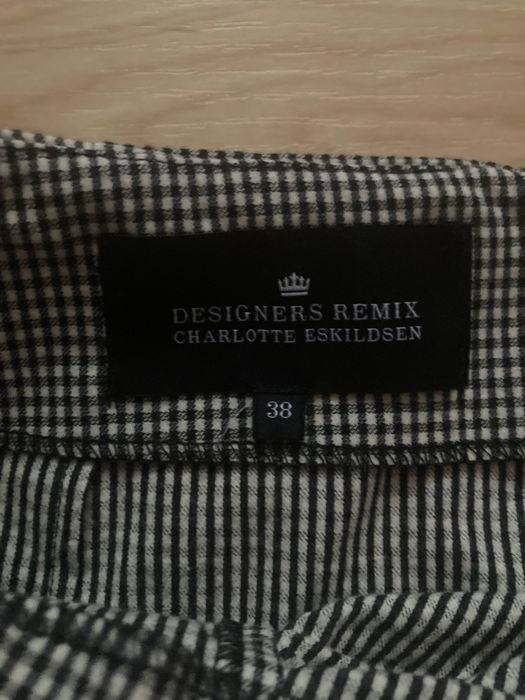 Spódnica mini w kratkę roz. M