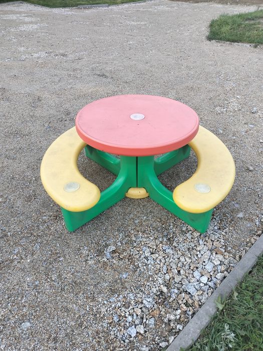 Stolik ogrodowy dzieciecy