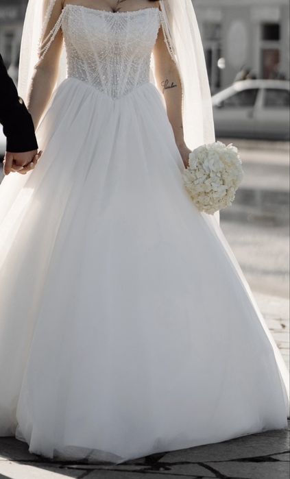 Продам весільну сукню