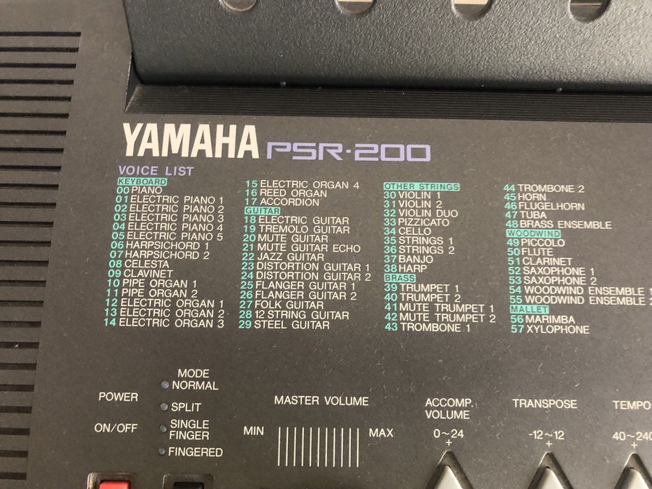 Teclado eletrónico Yamaha Portatone PSR-200