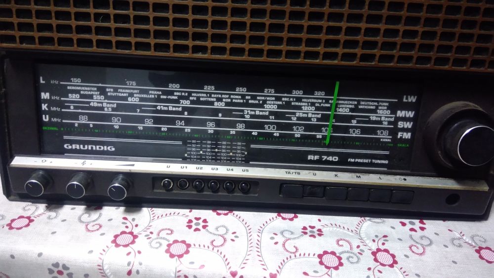 Radio antigo grundig