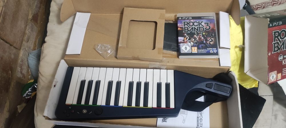 Rock Band 3 + Teclado Wireless (PS3)