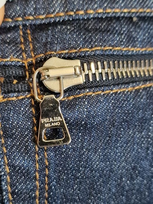 Вінтажні джинси Prada, оригінал
в новому стані
Розмір 26
низька посадк