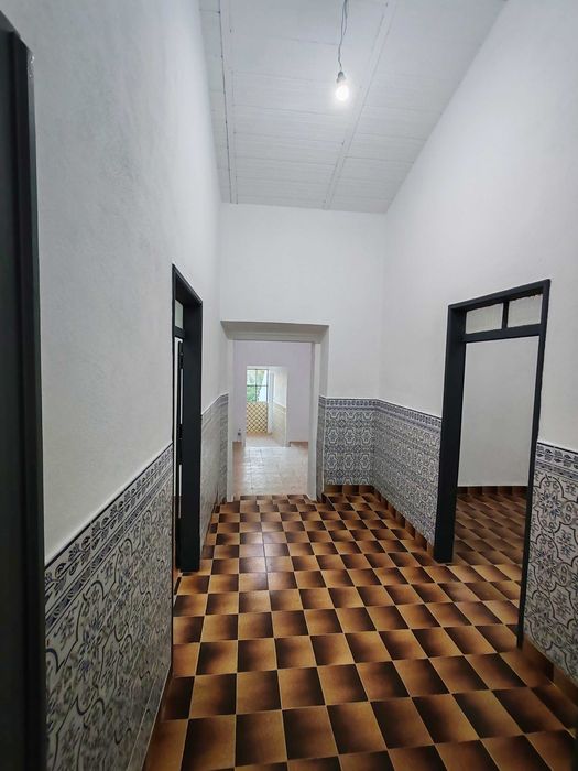 Moradia típica alentejana com quintal e anexos