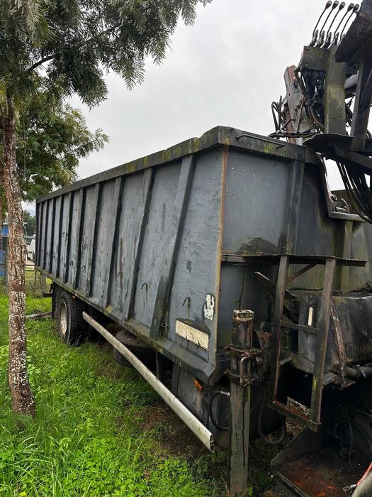 Volvo FL 6 - 14 com grua