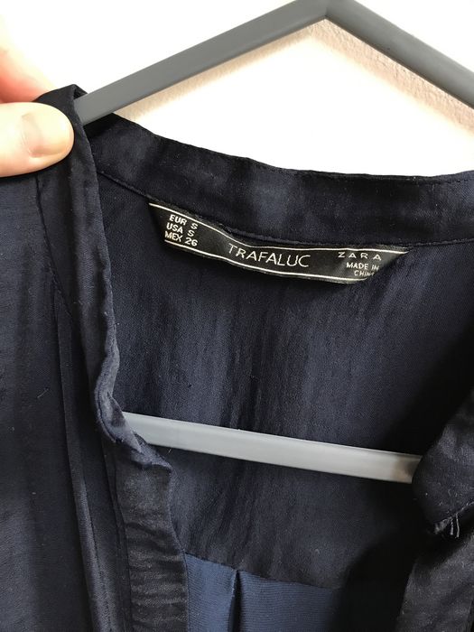 Zara 36 elegancka satynowa granatowa bluzka koszulowa dekolt V