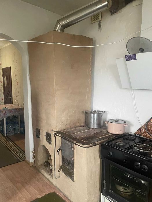 Житловий будинок та земельна ділянка 10 сот., м. Жовква