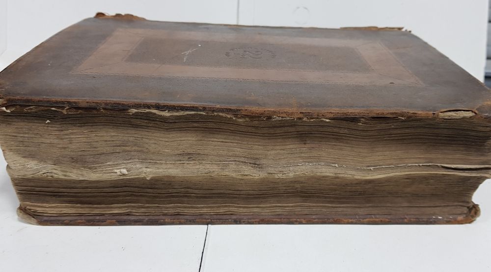 Антикварная книга "HOLY BIBLE" 25/16.5/6.5cm