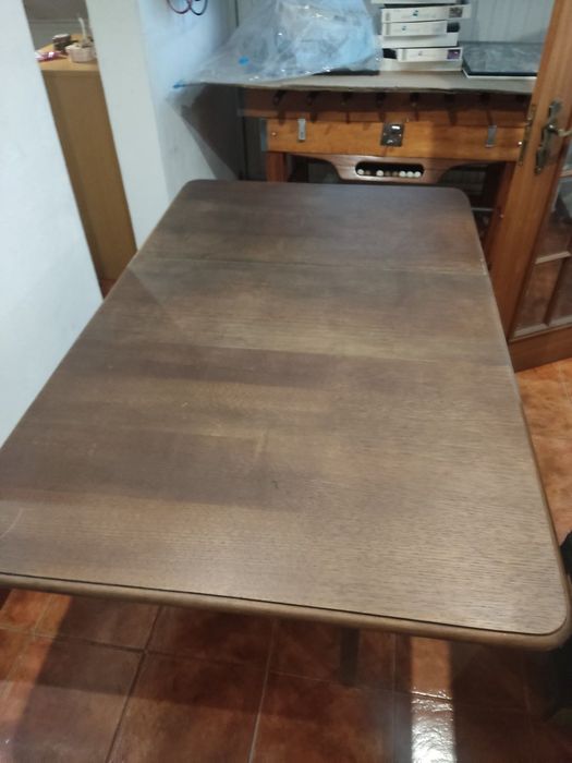 Mesa de refeição com abas