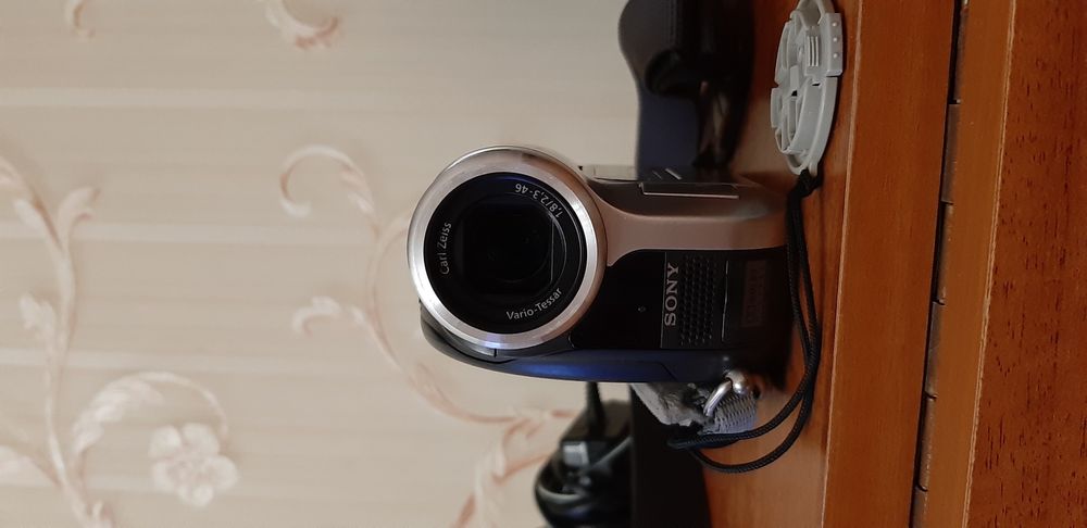 Продаю видеокамеру Sony DSR-DVD 92E