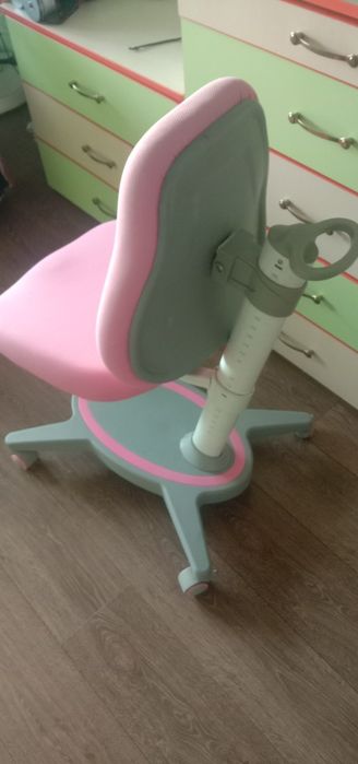 Продам ортопедичне дитяче крісло (шкільний стілець) FunDesk Primavera