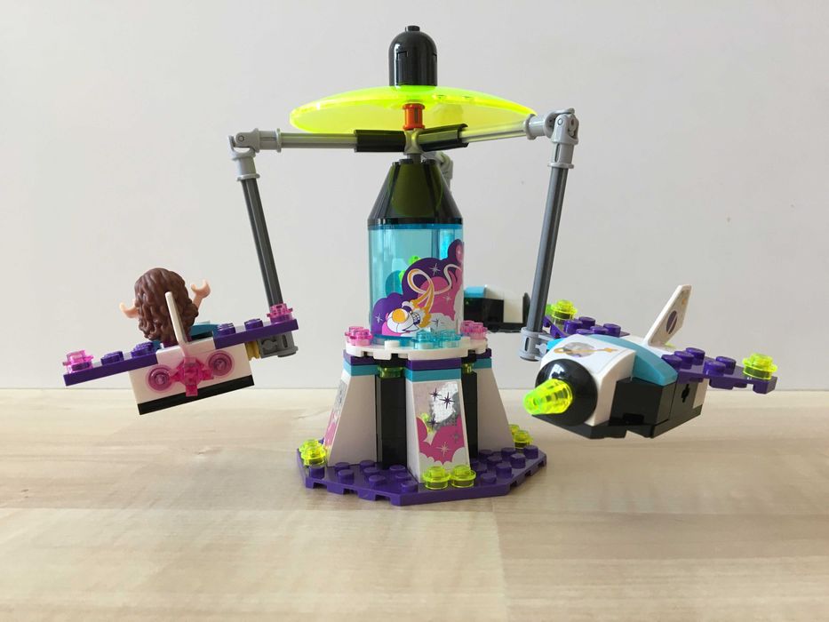 Klocki Lego 41128 Kosmiczna karuzela w parku rozrywki