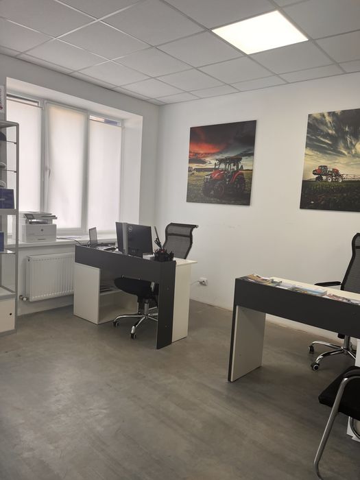 Офісні приміщення на Парковій 3а, перша лінія.