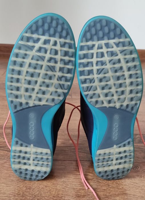 Оригінальні жіночі кросівки Ecco .