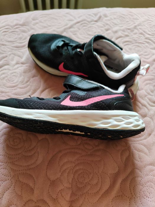 Adidasy dziewczęce Nike 35