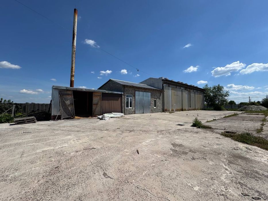 Продається виробничо-складський комплекс у с. Батятичі