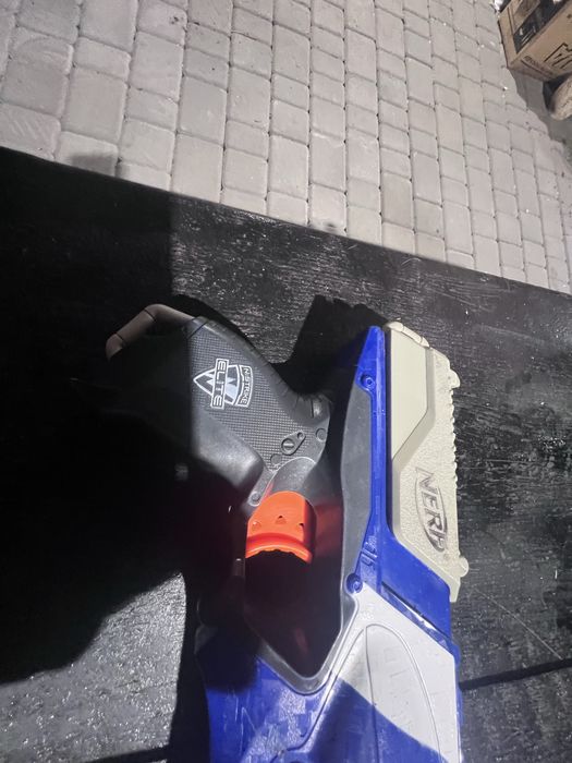Іграшковий пістолет Nerf Elite Strongarm