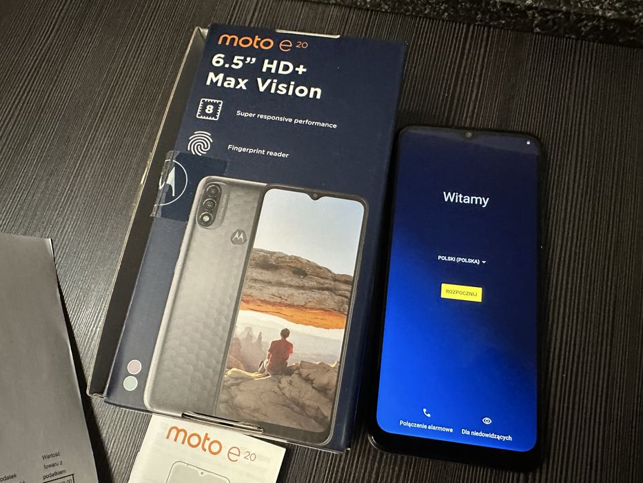 Smartfon telefon Motorola E20 szary