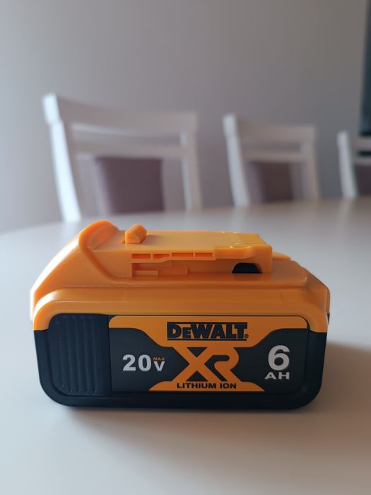 Акумуляторна батарея DeWalt 20V 6.0Ahh