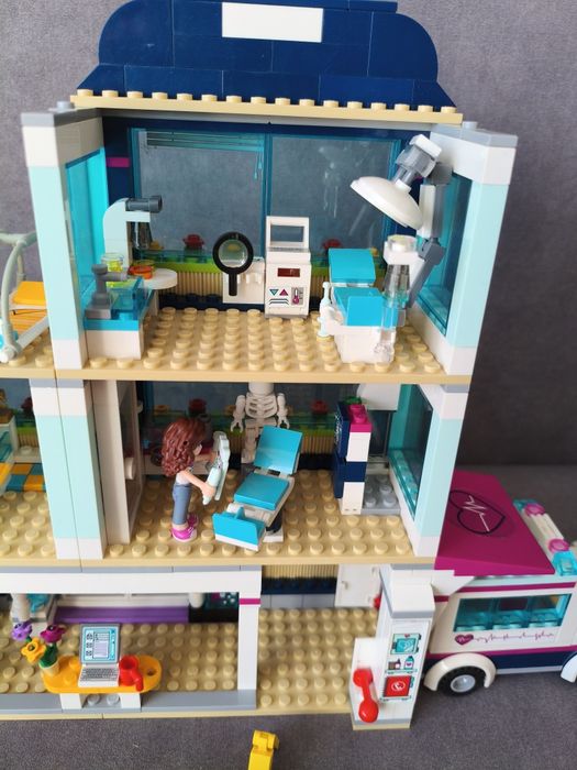 Lego Friends 41318 Szpitala w Heartlake