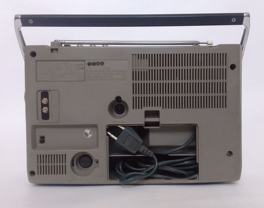 Rádio Sony ICF-8900L