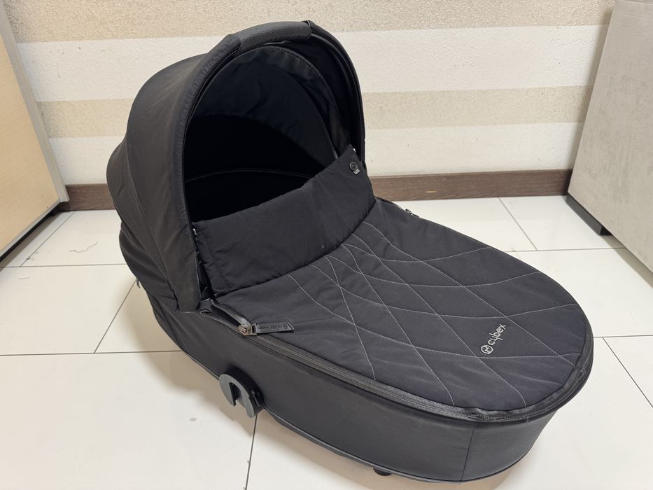 Cybex Mios Platinum Люлька з дощовиком чорна кроватка